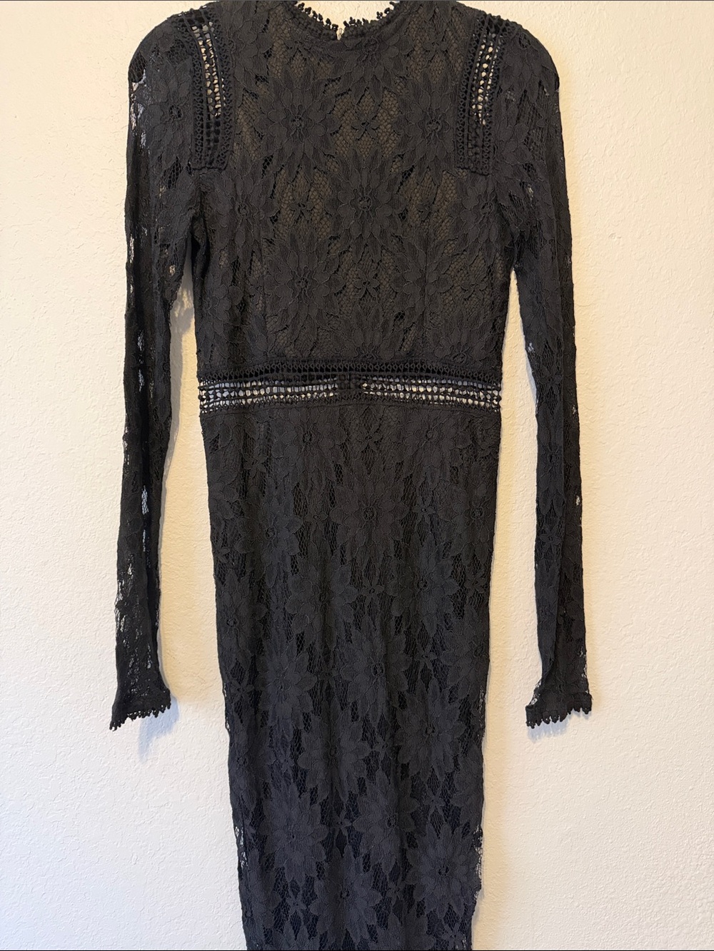 PrettyLittleThing Black Lace Midi Dress with Long Sleeves - Picture 4 of 8